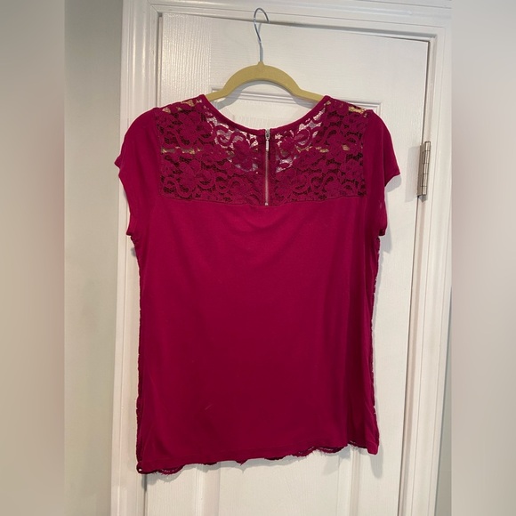 New York & Co Size M Magenta Lace Short Sleeve Stretch Zip Back Top - Picture 11 of 14